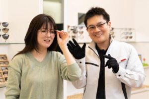 50代の女性がメガネフレームを選ぶときの7つのポイント