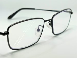 メガネレンズの傷は直せる？
