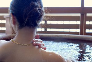 ネックレスをつけたままお風呂に入って大丈夫？