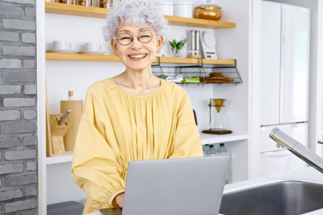 眼鏡の鼻あては自分で調整できる?