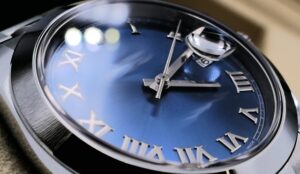 電池交換、量販店と専門店の違い｜大切な時計を長く使うための賢い選択