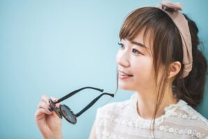 冬でも油断禁物！紫外線カットメガネの選び方