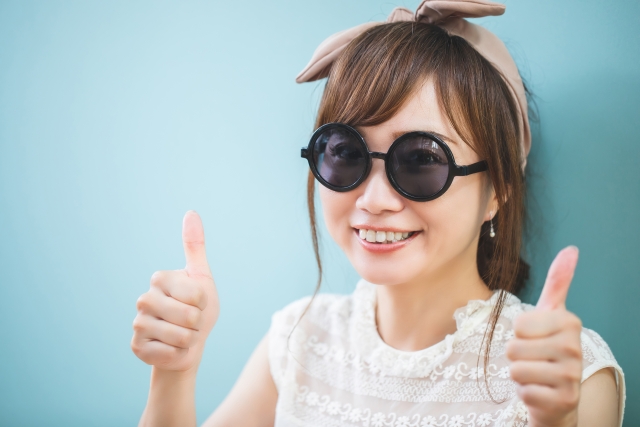 50代女性の旅行・お出かけに最適！ 疲れない軽量メガネ＆サングラス選び