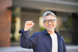 カジュアル派必見！長岡市メンズメガネコーデ術