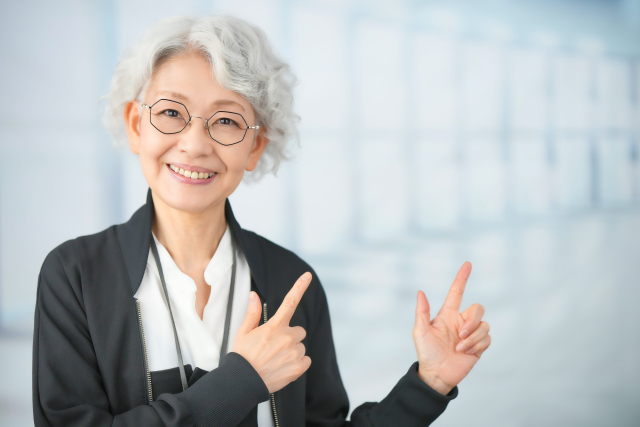 長岡市｜グレイヘアに似合うメガネ提案と実例紹介