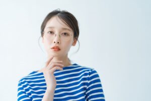 若見えしたい50代女性へ｜大人に似合うフレームの条件