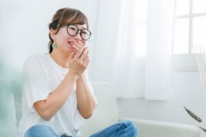 メガネ歴20年以上の50代女性へ｜“そろそろ買い替え時”を見極める5つのサイン