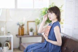 50代女性のメガネ選びは顔型より順番が大事　失敗しにくい選び方の新常識