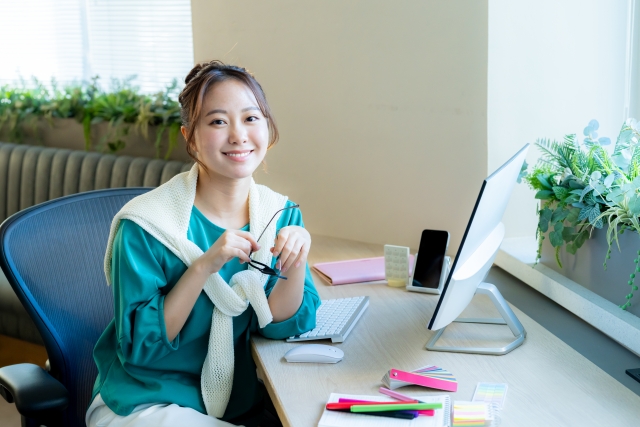 50代女性のメガネは“スマホ時間”で合わなくなる？ 長岡で相談が増える理由