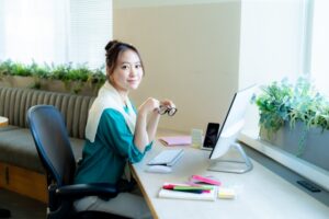 長岡の50代女性へ “近くは見えるのに疲れる”メガネが増えている理由