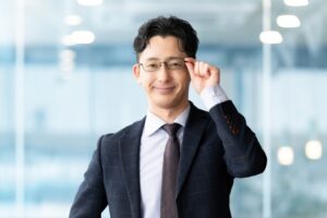 その疲れ、年齢ではなくメガネかもしれません