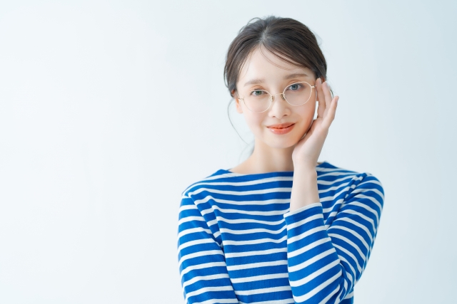50代女性のメガネは“肌のくすみ”まで考える時代へ