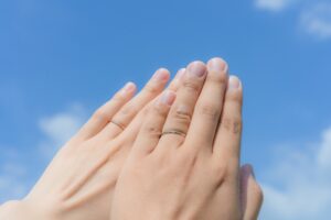 指輪の内側に残る人生の跡
