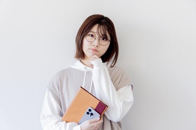 50代女性のメガネ選びは「目」ではなく「一日の過ごし方」から始めるとうまくいく