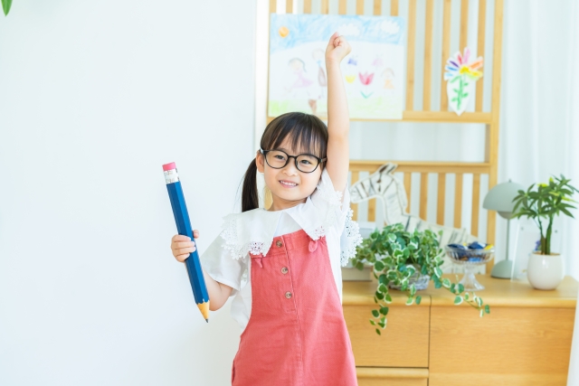 弱視予防メガネはかわいそう？母親の不安が少し軽くなる話