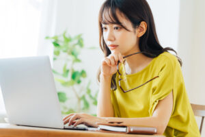 50代女性がLINEの写真を拡大するようになったら　メガネを見直すサイン？