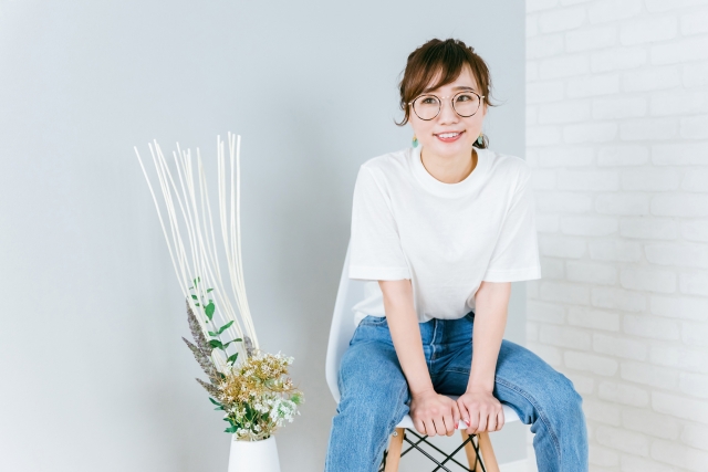 メガネを頭に乗せる癖はファッションではない？ 長岡の専門店が読む小さなサイン