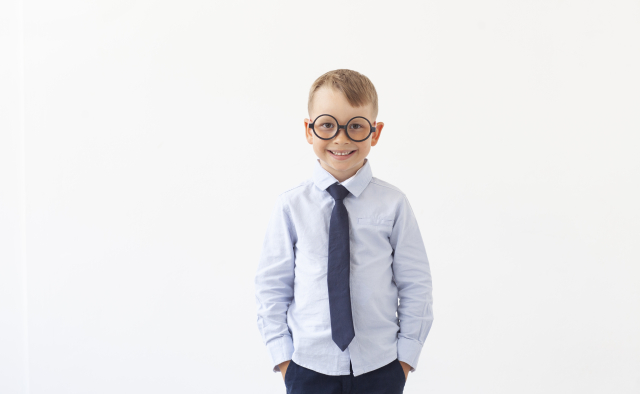 「メガネをかけると目が悪くなる？」母親が一度は迷う子どもの視力