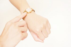 時計は直る前に助けを求めている