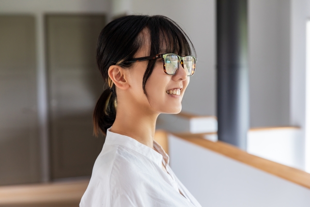 子どもが「メガネで頭が痛い」と言ったら？“慣れ”で済ませない見え方の話