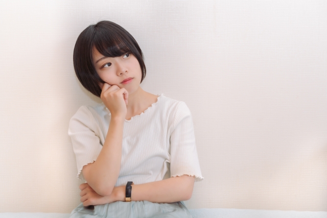 ソーラー時計、光に当てても止まる理由